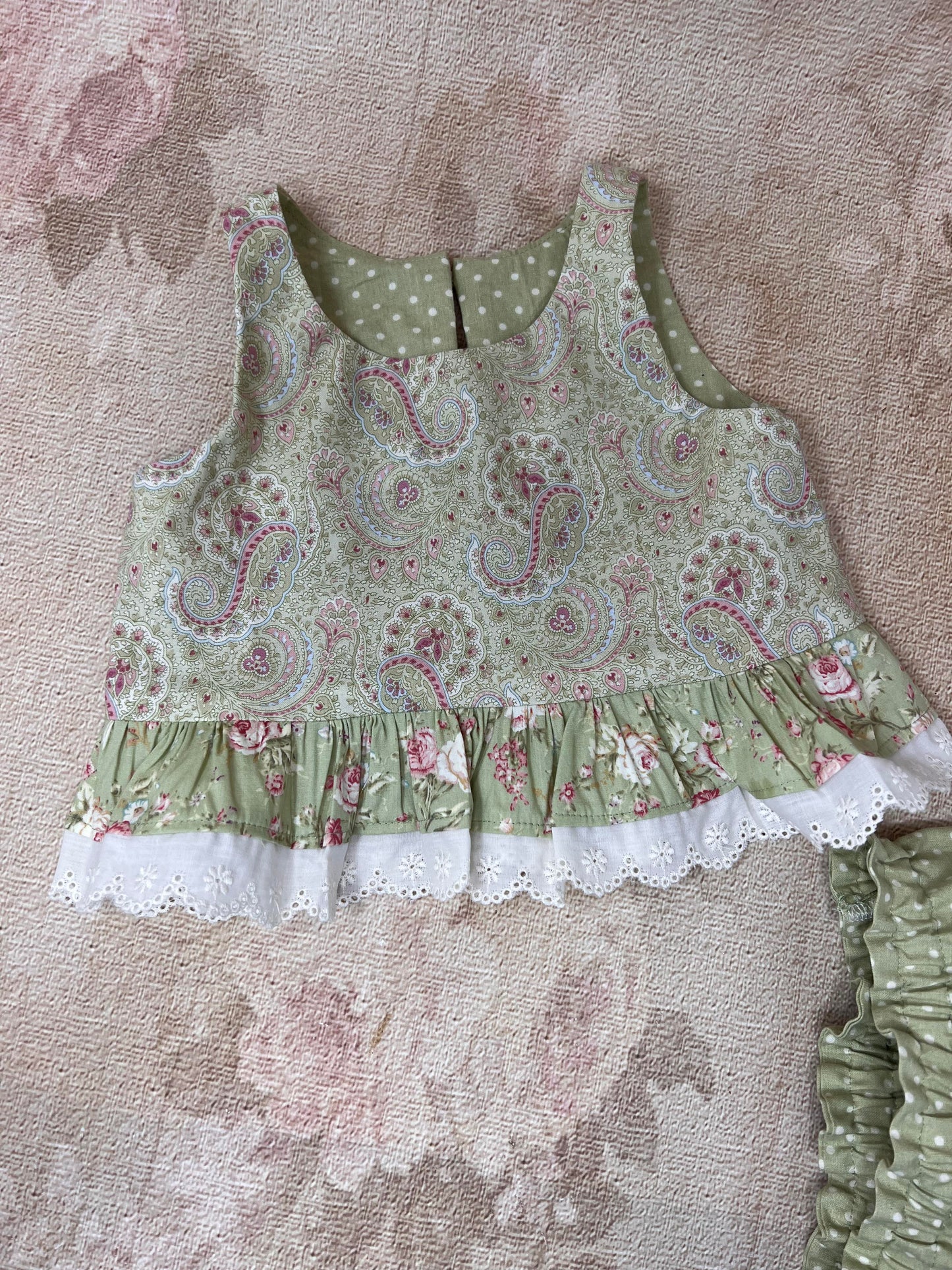 Toddler 9-12 mo Ruffled top and bloomers pretty green paisley and polka dot fabric. Free Shipping.