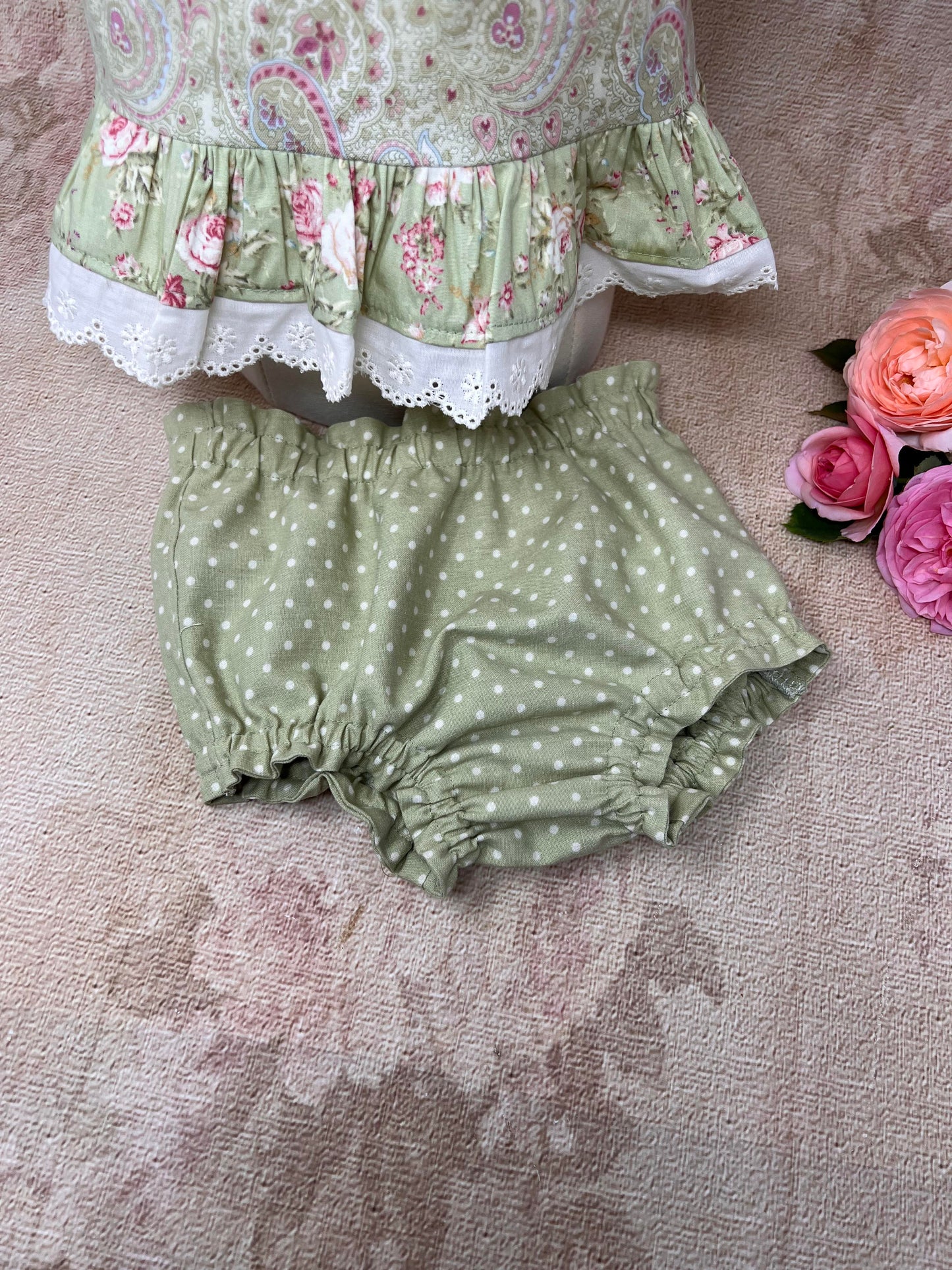 Toddler 9-12 mo Ruffled top and bloomers pretty green paisley and polka dot fabric. Free Shipping.