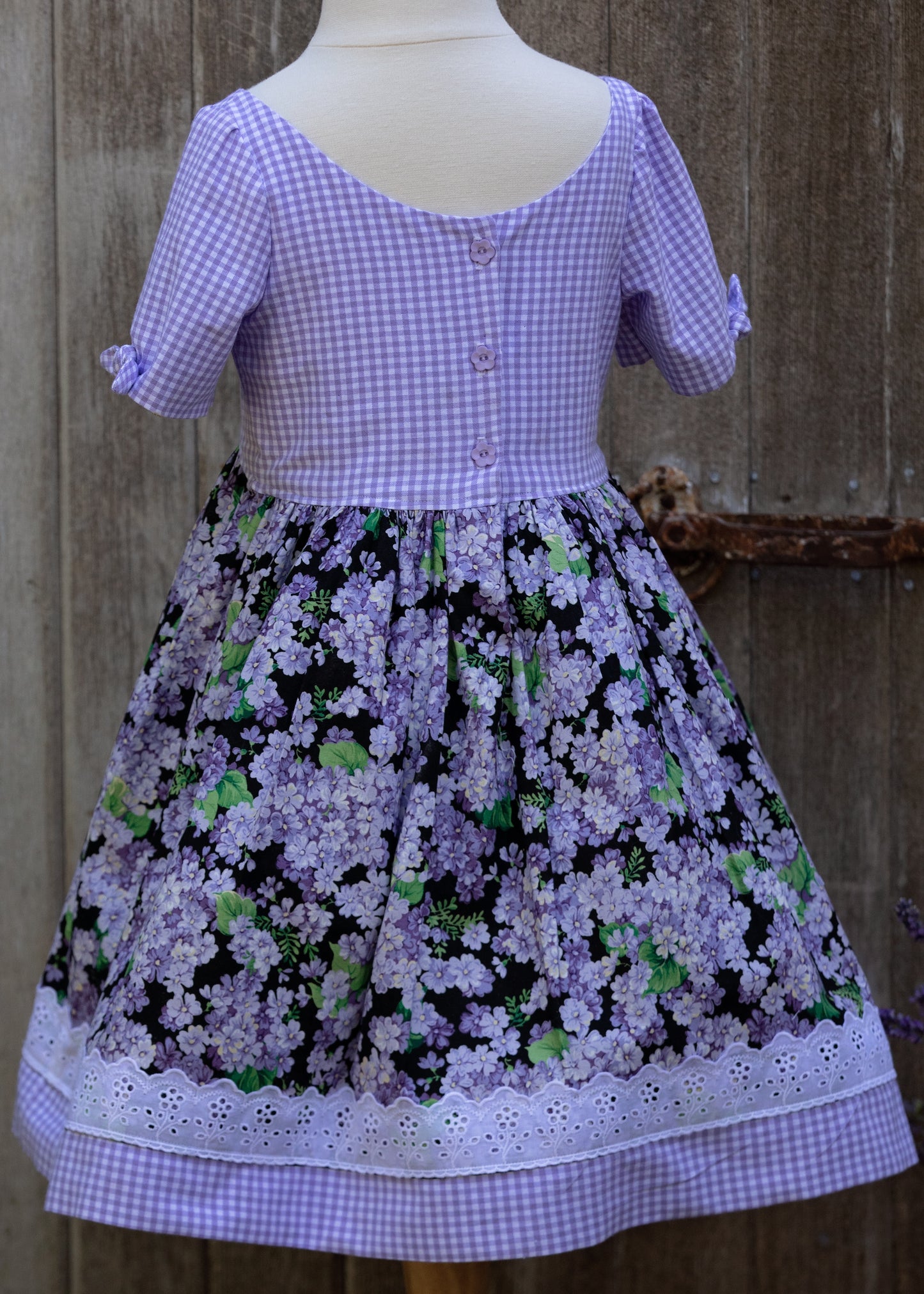 Sweet purple floral and gingham dress size 5T with lace trim