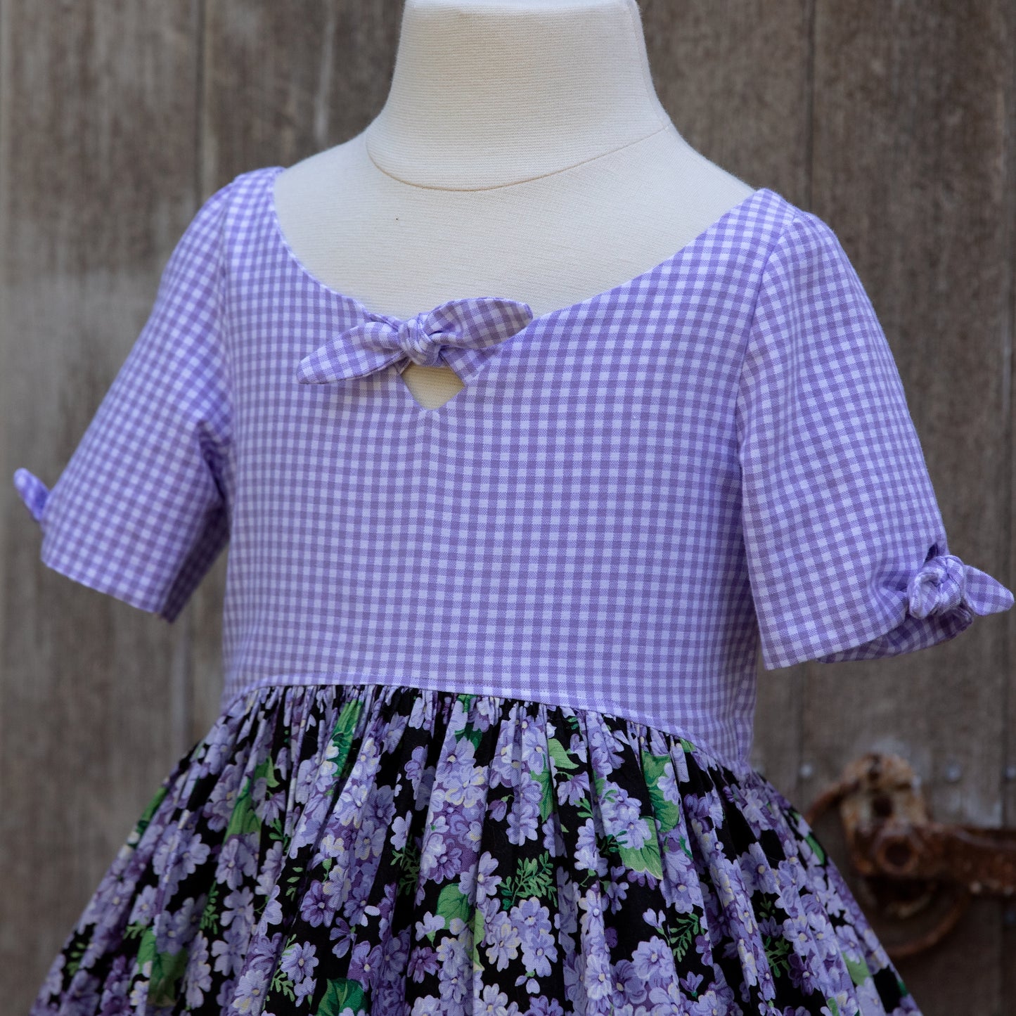 Sweet purple floral and gingham dress size 5T with lace trim