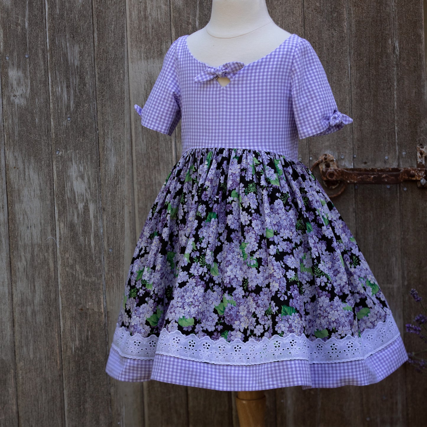 Sweet purple floral and gingham dress size 5T with lace trim